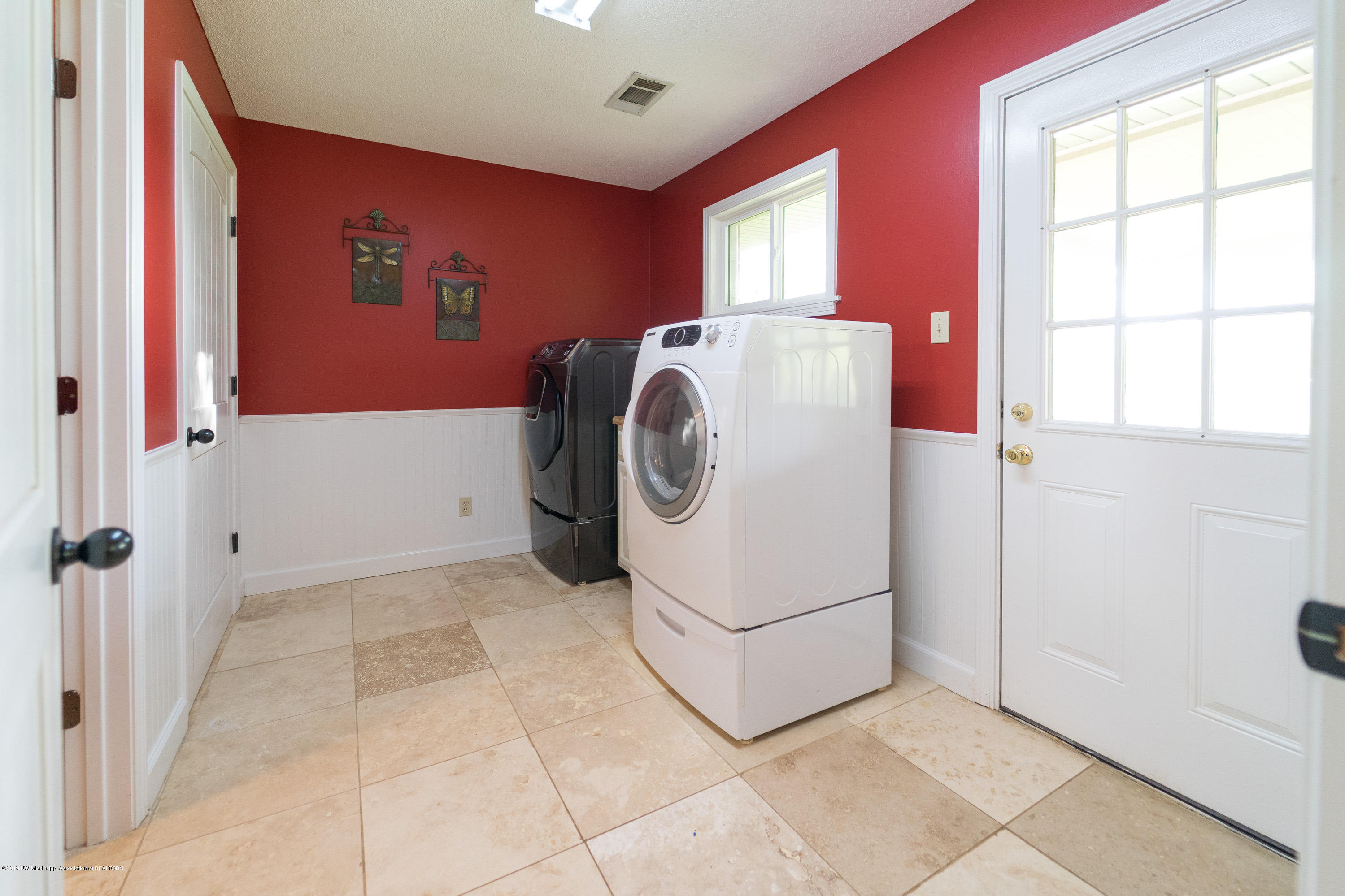 2596 Peyton Road Coldwater, MS 38618 - Photo 22 of 65 LAUNDRY