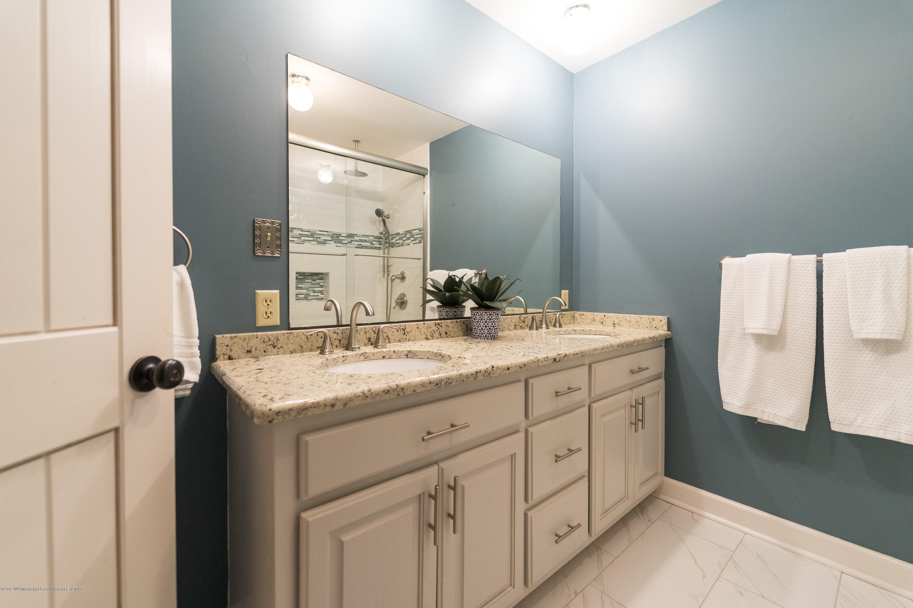 2596 Peyton Road Coldwater, MS 38618 - Photo 28 of 65 HALL BATH