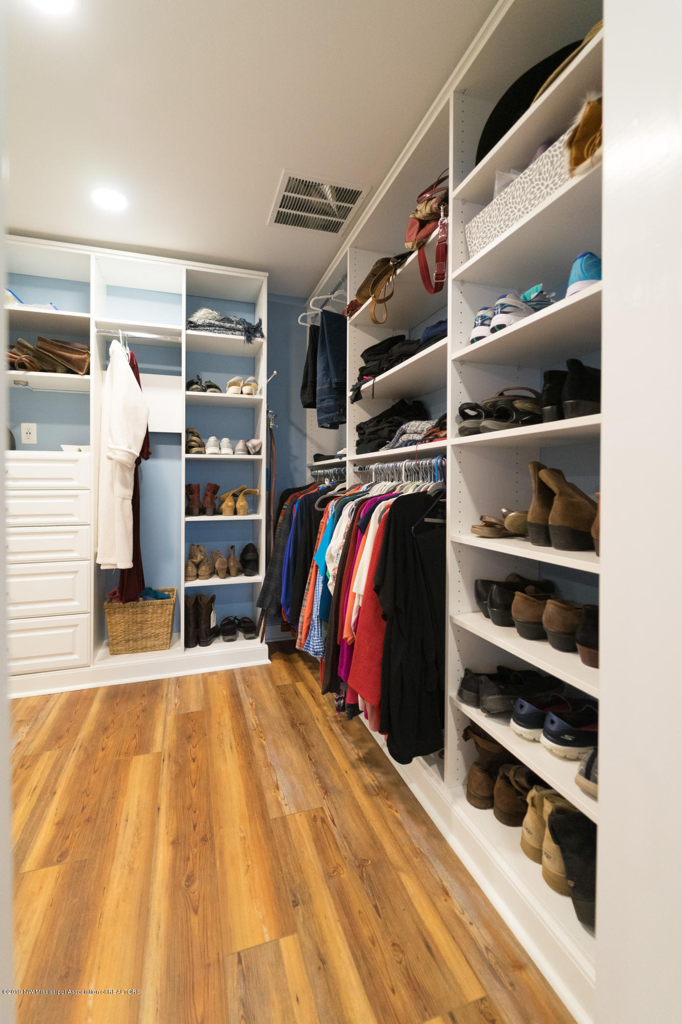 2596 Peyton Road Coldwater, MS 38618 - Photo 33 of 65 CUSTOM CLOSET