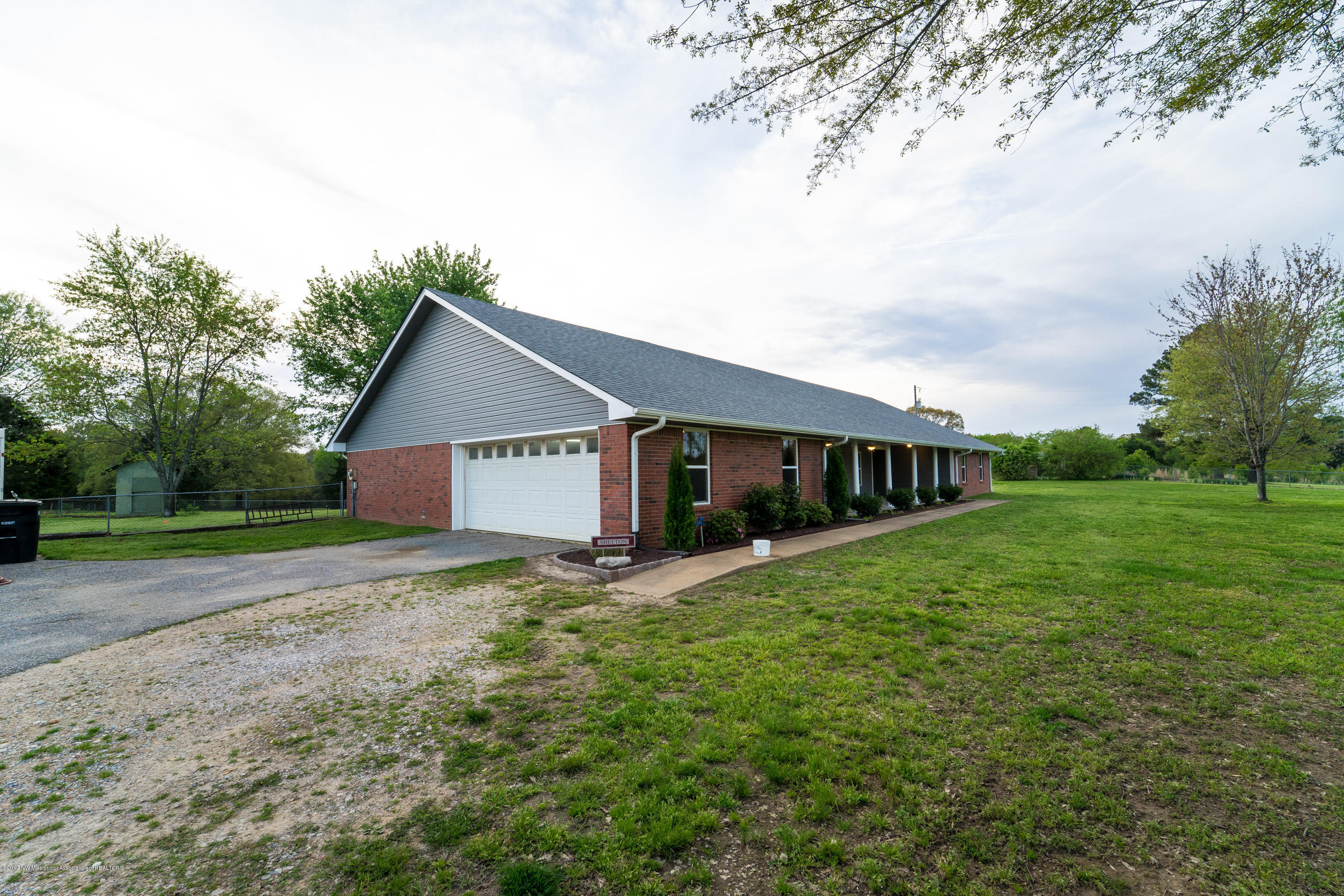 2596 PEYTRON RD