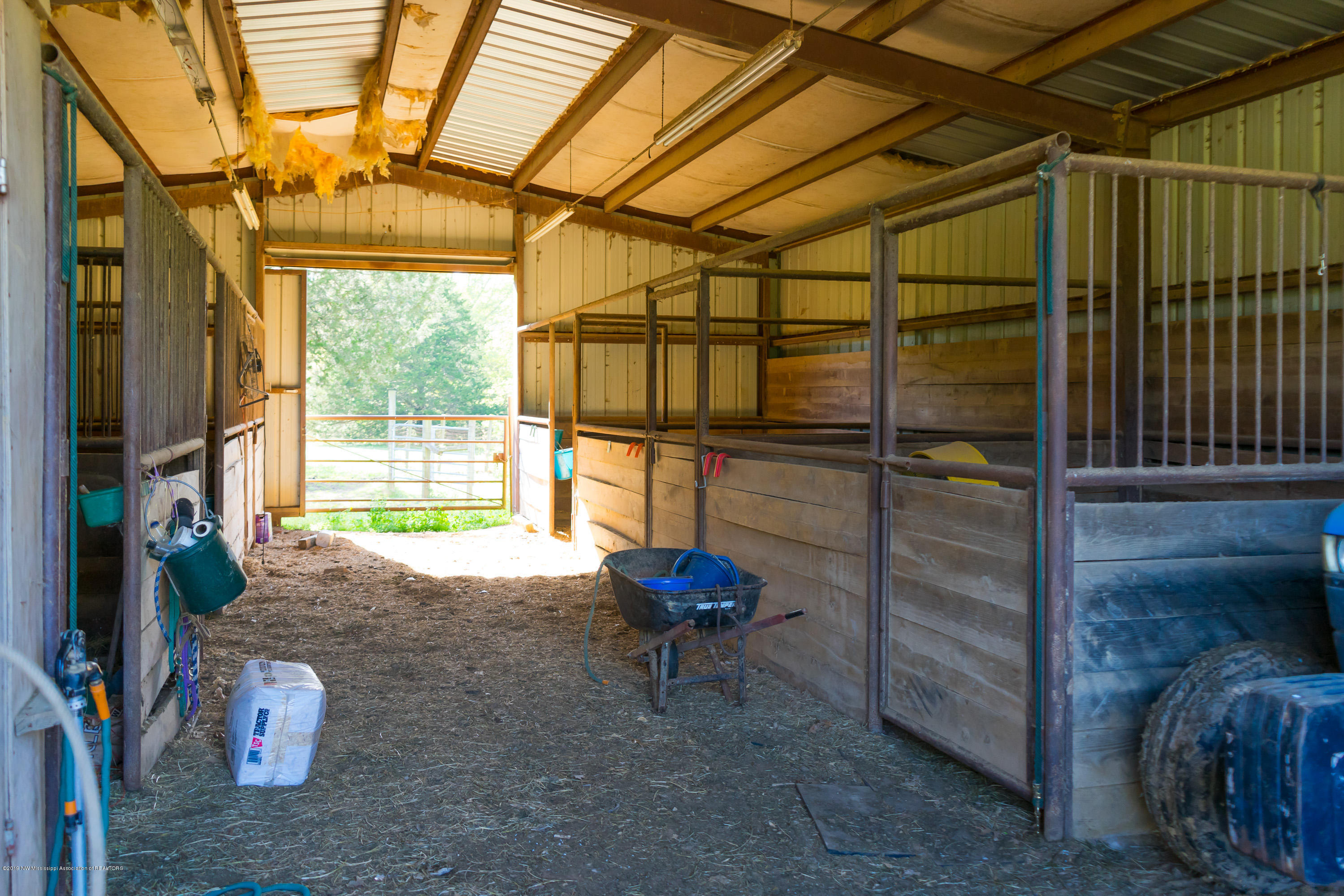2596 Peyton Road Coldwater, MS 38618 - Photo 50 of 65 BARN