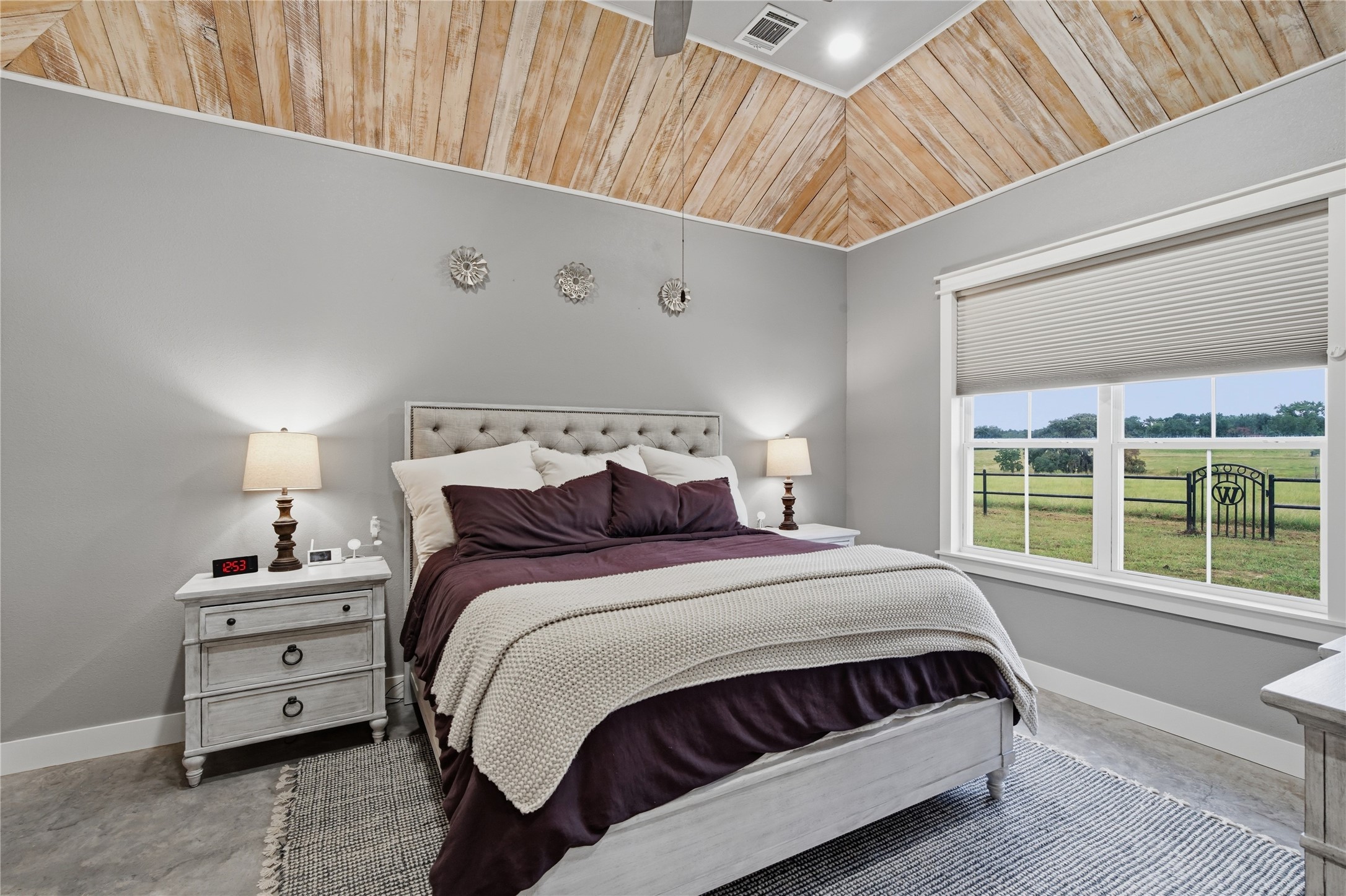 681 Emma Road Oakhurst, TX 77359 - Photo 6 of 30 Primary Bedroom with beautiful ceiling