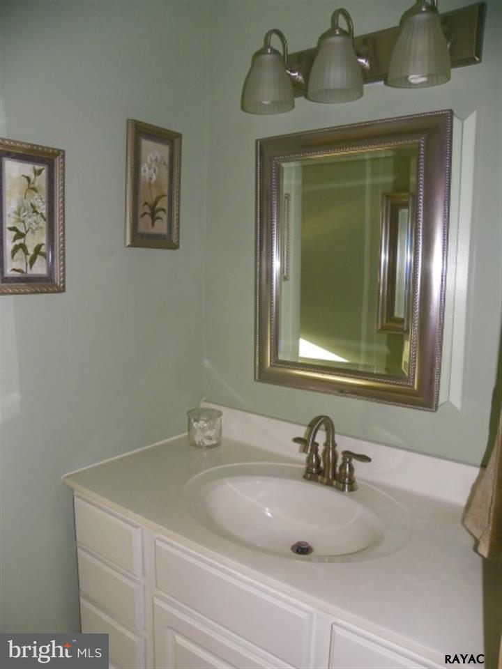 2355 Sycamore Road York, PA 17408 - Photo 8 of 35