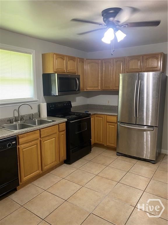 1519 East 31st Street Savannah, GA 31404 - Photo 4 of 16 Kitchen appliances and tile flooring
