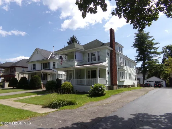 $1,200 | 10 South Park Drive, Unit 2, Gloversville, NY 12078
