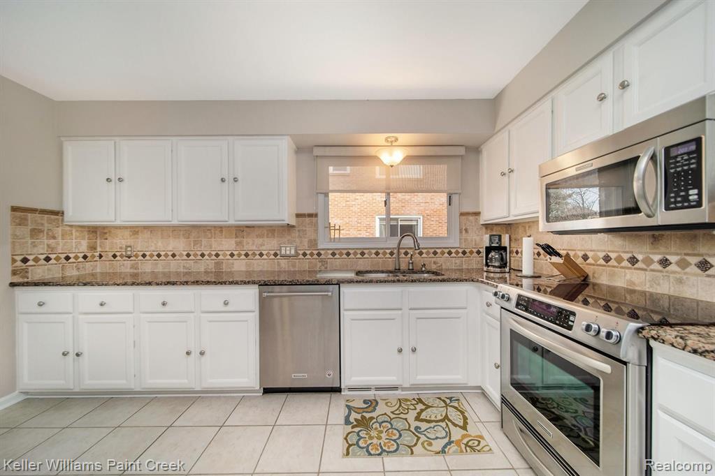 1652 Hillside Lane Rochester Hills, MI 48307 - Photo 14 of 32