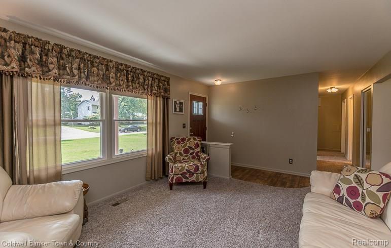 5185 North Georgetown Road Grand Blanc, MI 48439 - Photo 3 of 30