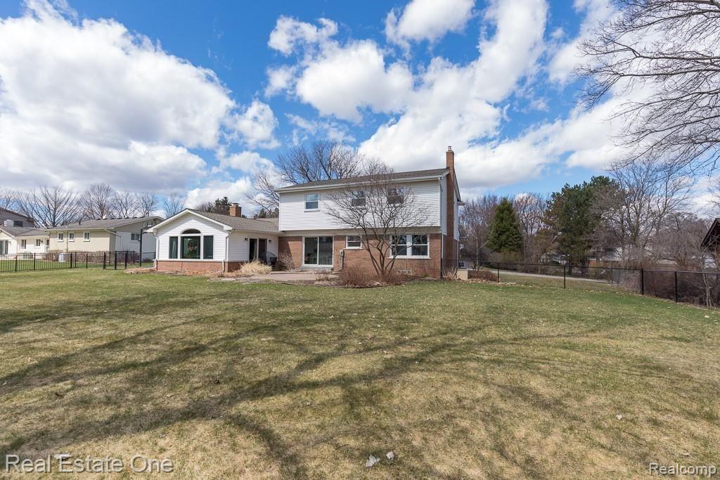 585 South Fieldstone Drive Rochester Hills, MI 48309 - Photo 30 of 34