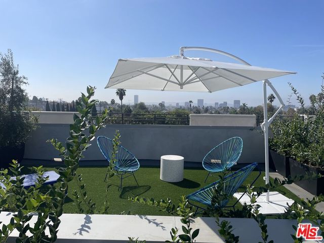 $5,500 | 857 North Hayworth Avenue, Unit 201, Los Angeles, CA 90046