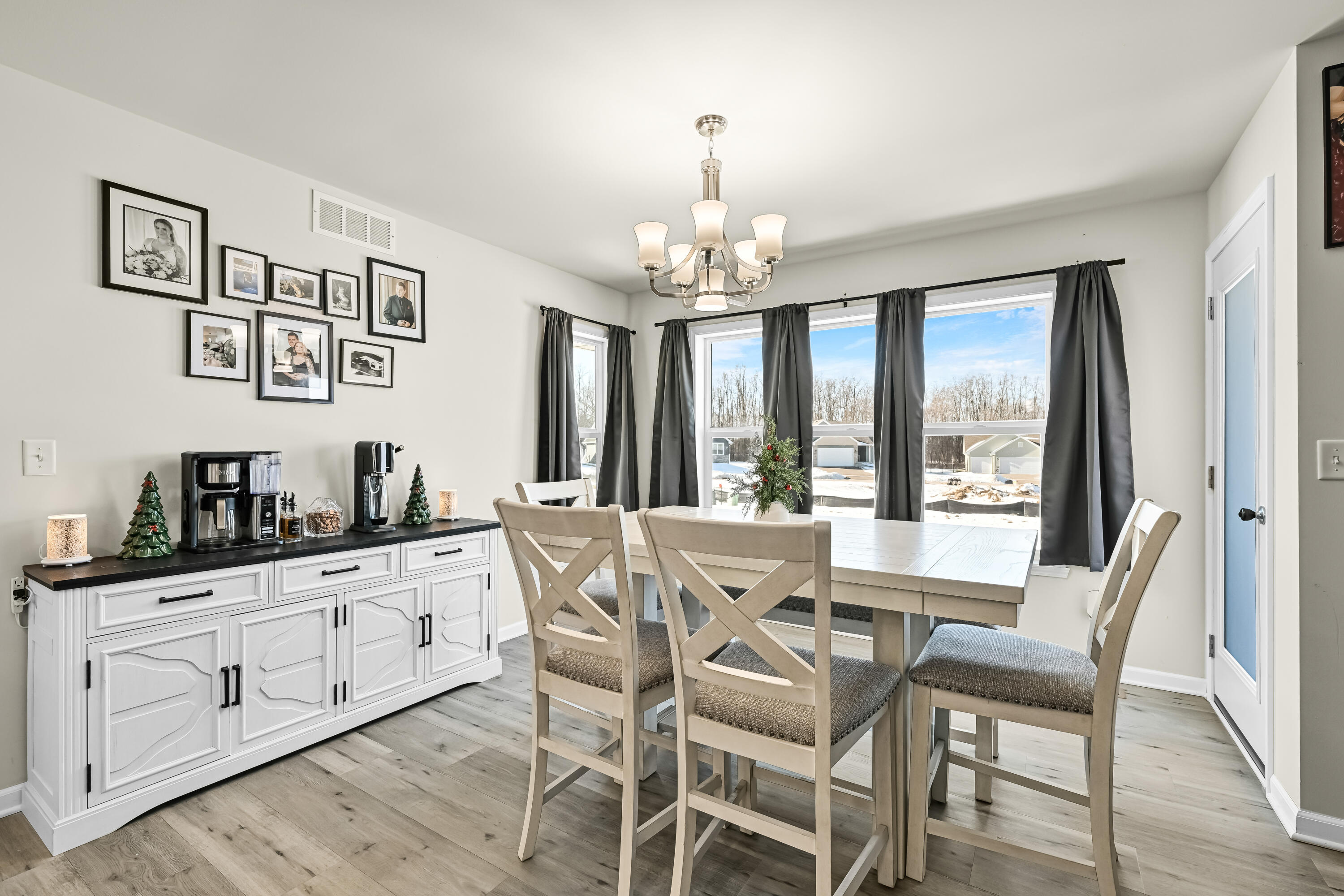 470 Jensen Drive Clinton, WI 53525 - Photo 12 of 31 Dining Made Easy