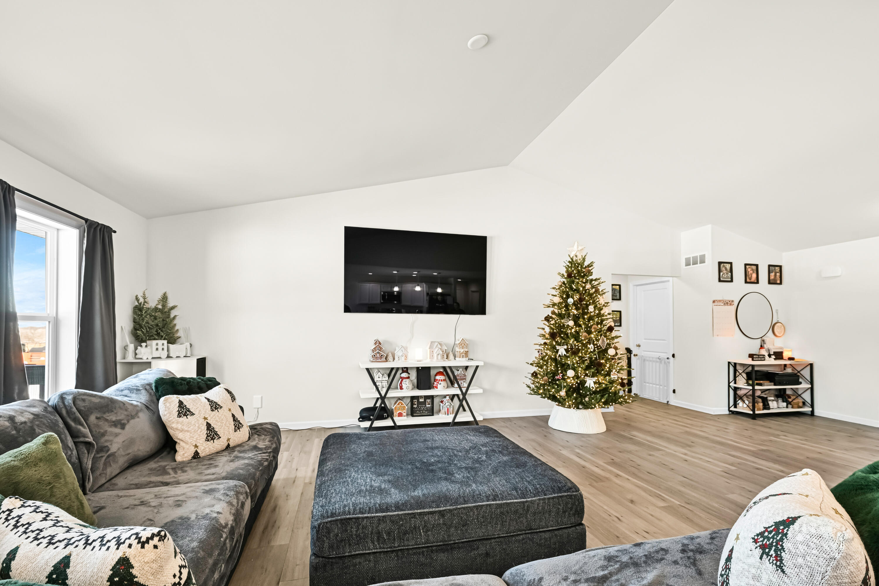 470 Jensen Drive Clinton, WI 53525 - Photo 9 of 31 Vaulted Ceiling