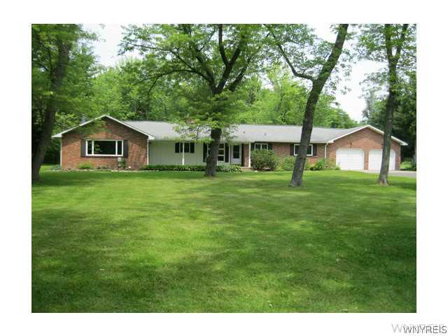 6806 Bear Ridge Road Pendleton, NY 14094 - Photo 1 of 16 Exterior Front