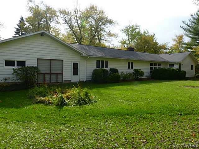 6806 Bear Ridge Road Pendleton, NY 14094 - Photo 2 of 16 Exterior Back