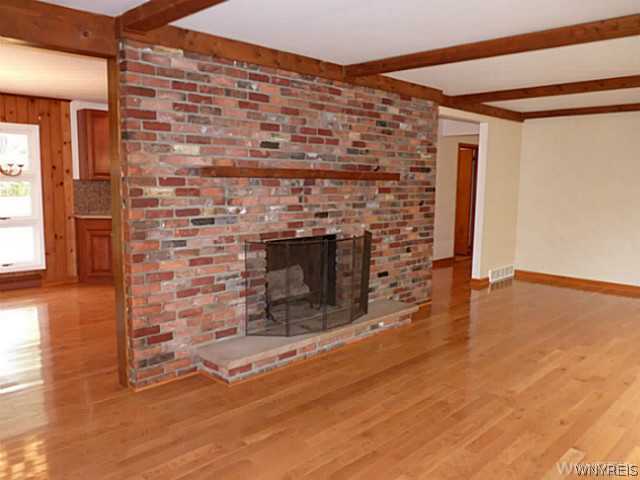 6806 Bear Ridge Road Pendleton, NY 14094 - Photo 8 of 16 Family Room