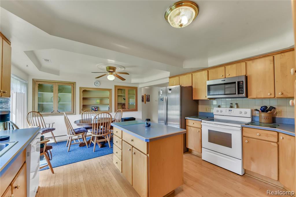 2073 Walton Boulevard Rochester Hills, MI 48309 - Photo 9 of 29