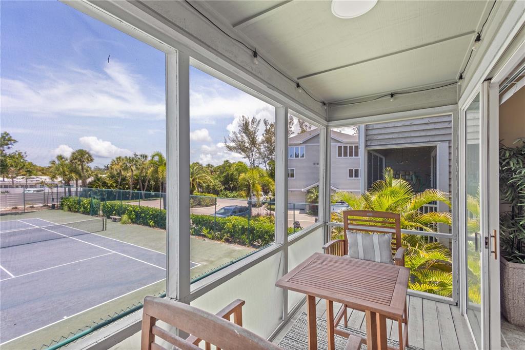 528 Forest Way Longboat Key, FL 34228 - Photo 32 of 40