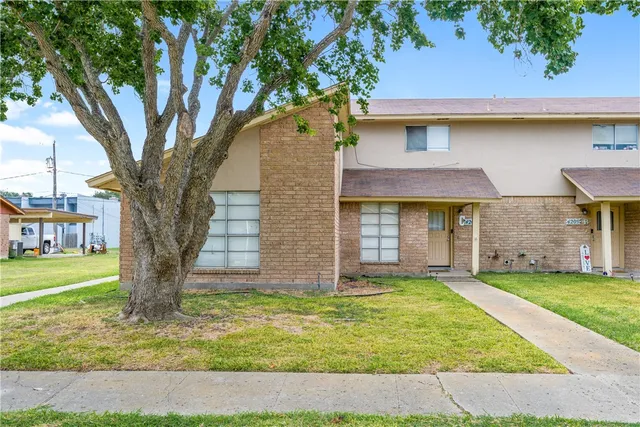 a view of a house with a yard