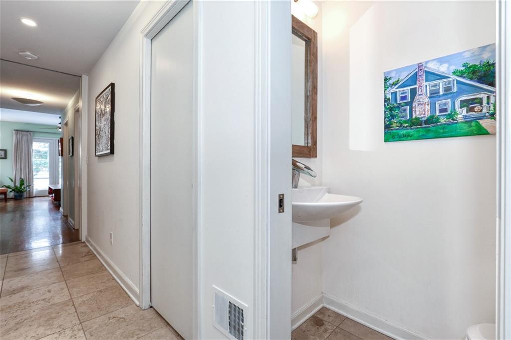 4966 Westwood Road Kansas City, MO 64112 - Photo 19 of 44