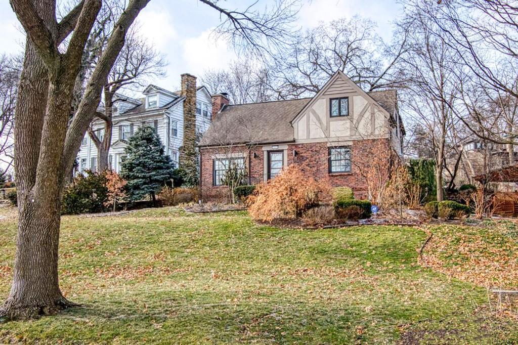 4966 Westwood Road Kansas City, MO 64112 - Photo 2 of 44