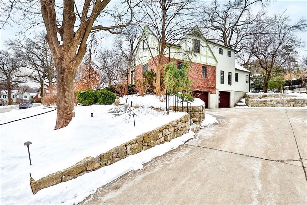 4966 Westwood Road Kansas City, MO 64112 - Photo 4 of 44