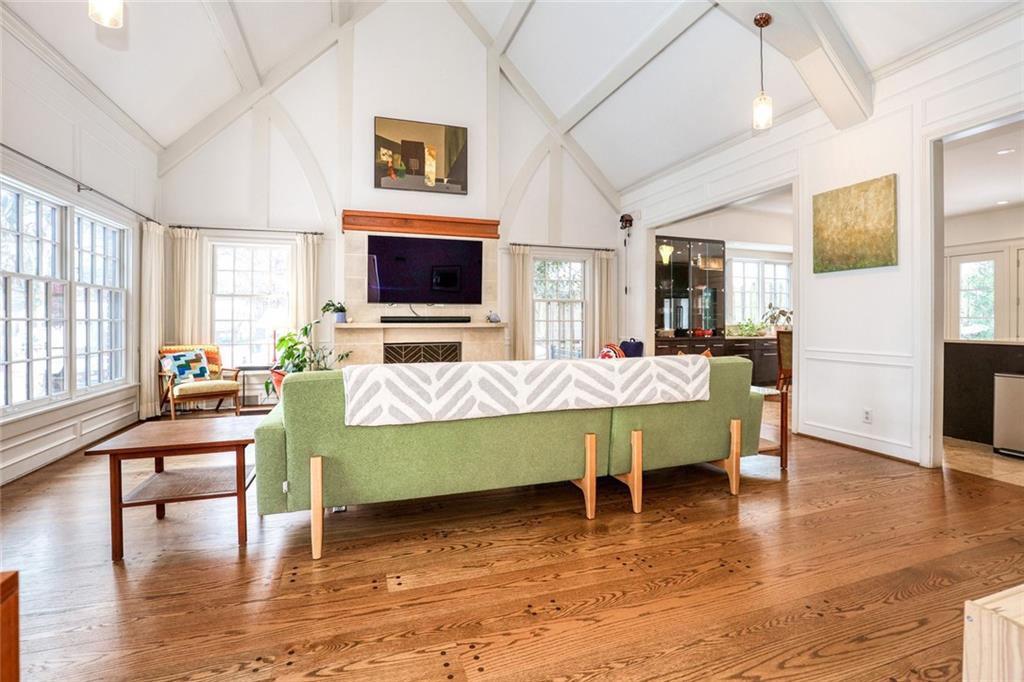 4966 Westwood Road Kansas City, MO 64112 - Photo 6 of 44