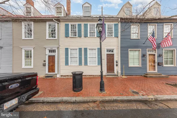 $2,100 | 503 Caroline Street, Unit 1, Fredericksburg, VA 22401