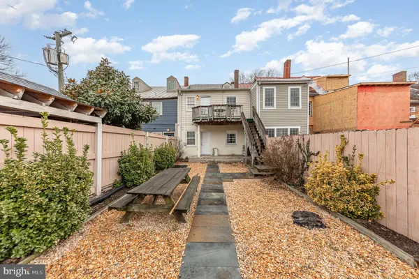 $2,100 | 503 Caroline Street, Unit 1, Fredericksburg, VA 22401