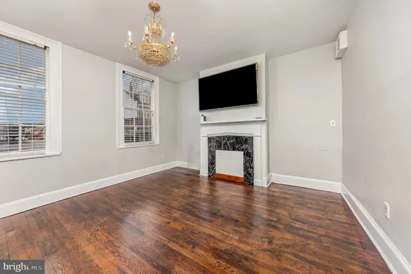 $2,100 | 503 Caroline Street, Unit 1, Fredericksburg, VA 22401