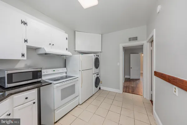 $2,100 | 503 Caroline Street, Unit 1, Fredericksburg, VA 22401