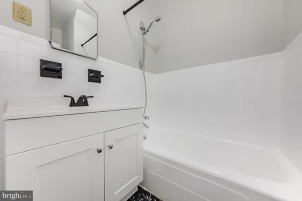 $2,100 | 503 Caroline Street, Unit 1, Fredericksburg, VA 22401