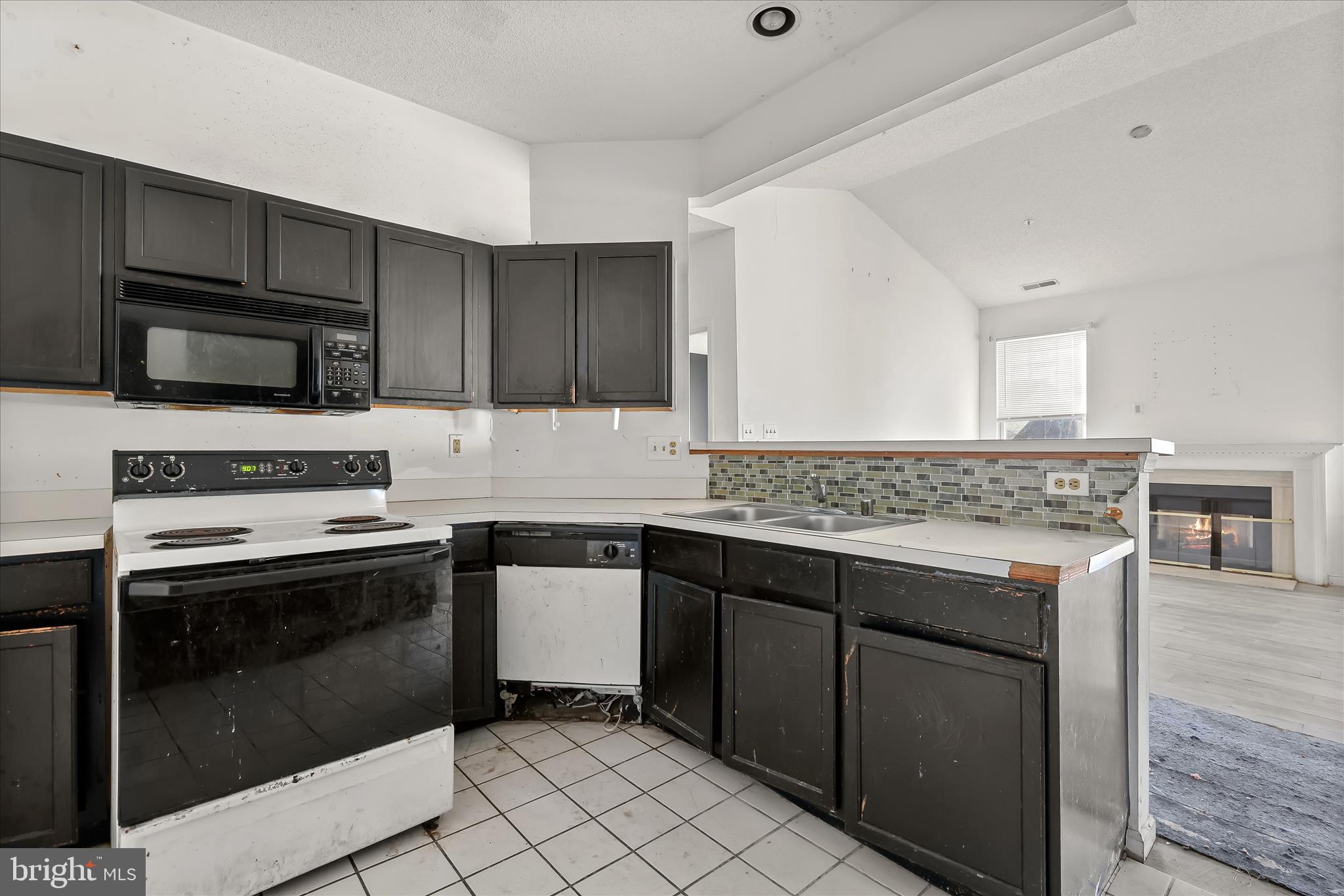 7205 Bogley Road, Unit 303 Baltimore, MD 21244 - Photo 9 of 27 Kitchen