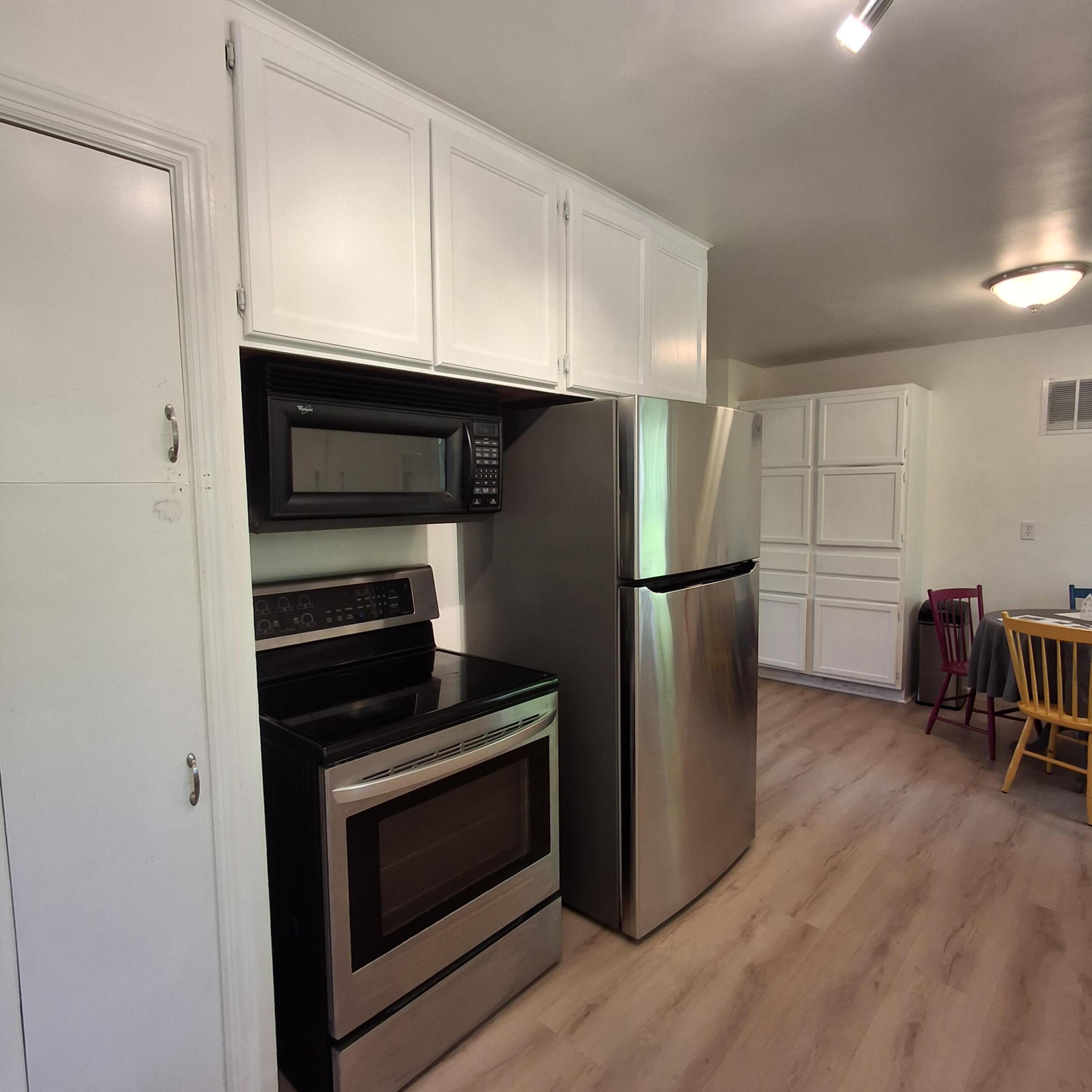 S26W26998 Mac Arthur Road Waukesha, WI 53188 - Photo 6 of 41 Stainless steel stove & Refrigerator (ice maker compatible)