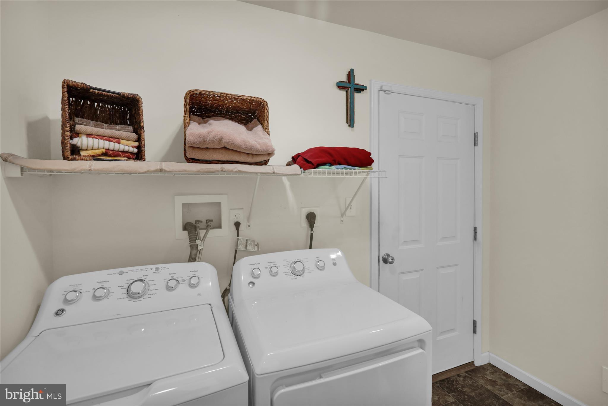 402 Mountainside Road Temple, PA 19560 - Photo 29 of 75 a utility room with dryer and washer