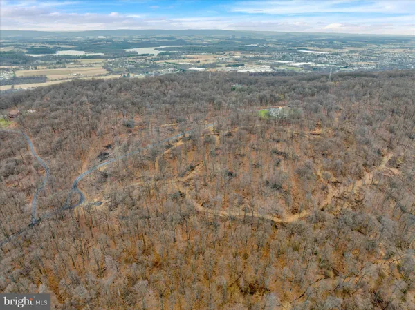 $1,049,000 | 402 Mountainside Road, Temple, PA 19560