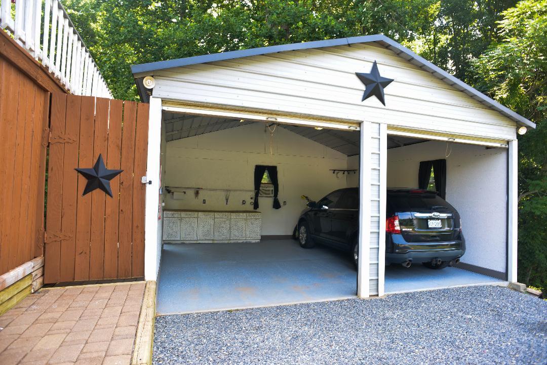 1929 Goose Dam Road Rocky Mount, VA 24151 - Photo 17 of 26 15 Deck & Garage
