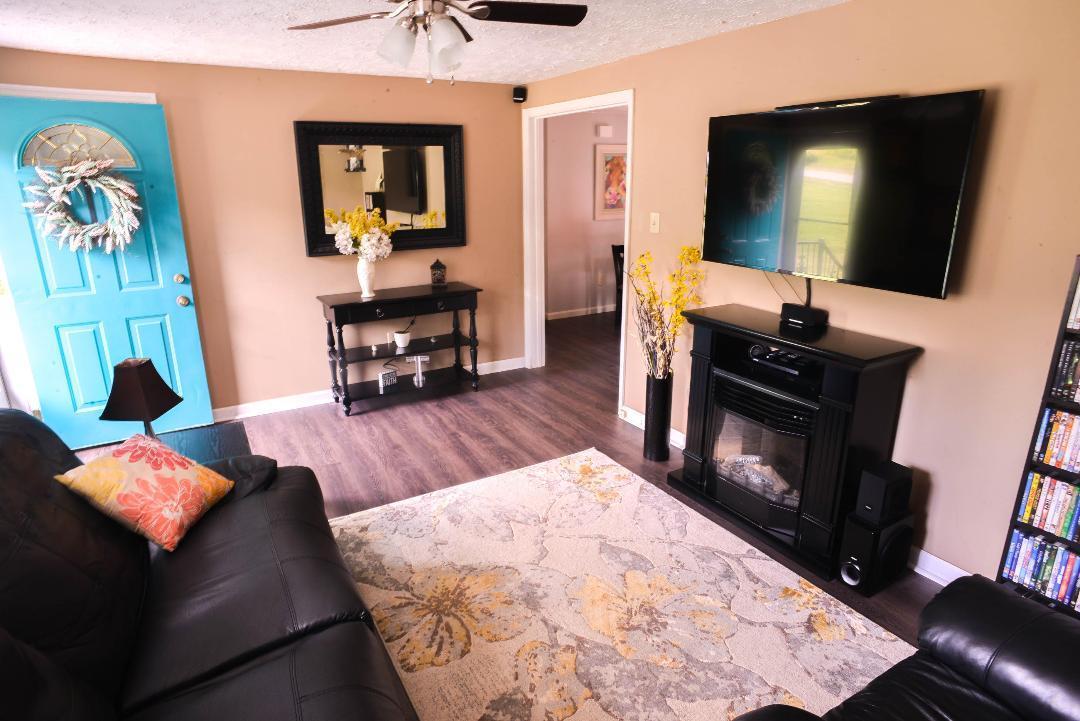 1929 Goose Dam Road Rocky Mount, VA 24151 - Photo 3 of 26 3 Living Room