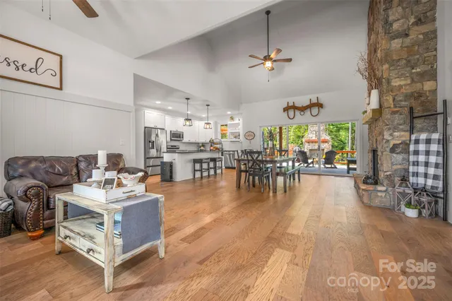 $710,000 | 118 Byron Forest Lane, Horse Shoe, NC 28742