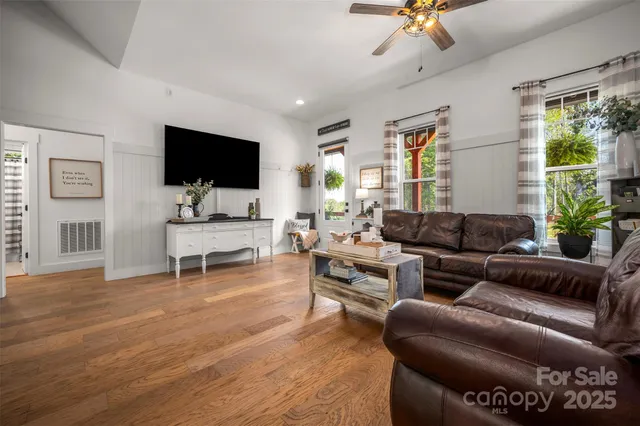 $710,000 | 118 Byron Forest Lane, Horse Shoe, NC 28742