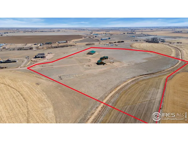 a view of an outdoor space