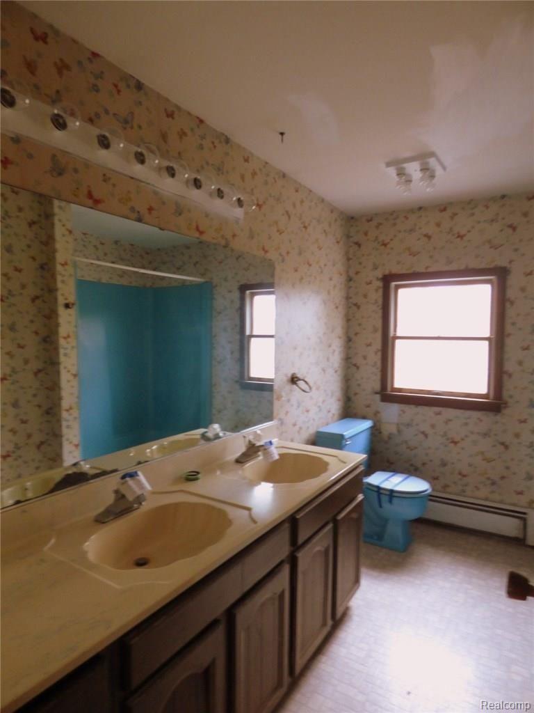 16333 Lowery Road Chelsea, MI 48118 - Photo 13 of 23 12 MAIN BATHROOM.JPG