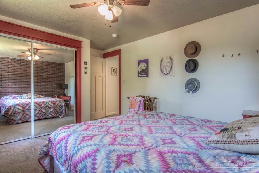 60301 Woodside Loop Bend, OR 97702 - Photo 8 of 22 Large Guest Room