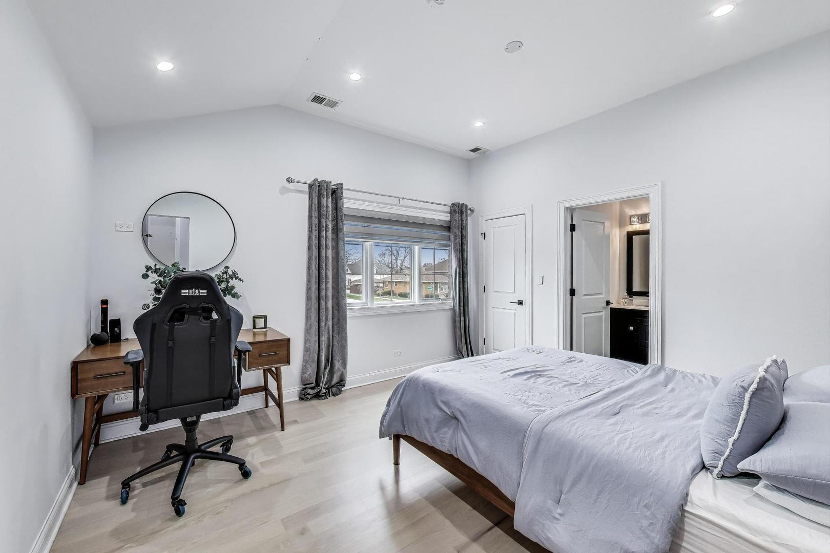 6842 Beckwith Road Morton Grove, IL 60053 - Photo 24 of 51 Gallery Image 24