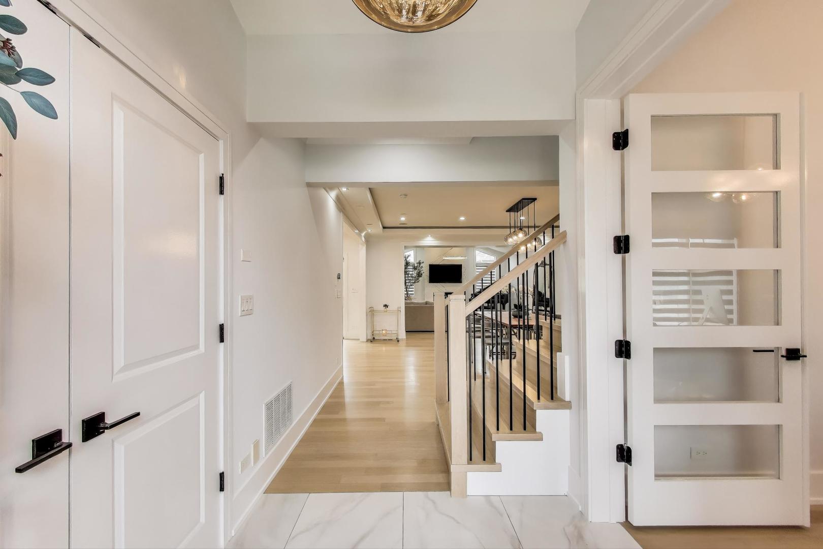 6842 Beckwith Road Morton Grove, IL 60053 - Photo 4 of 51 Gallery Image 4