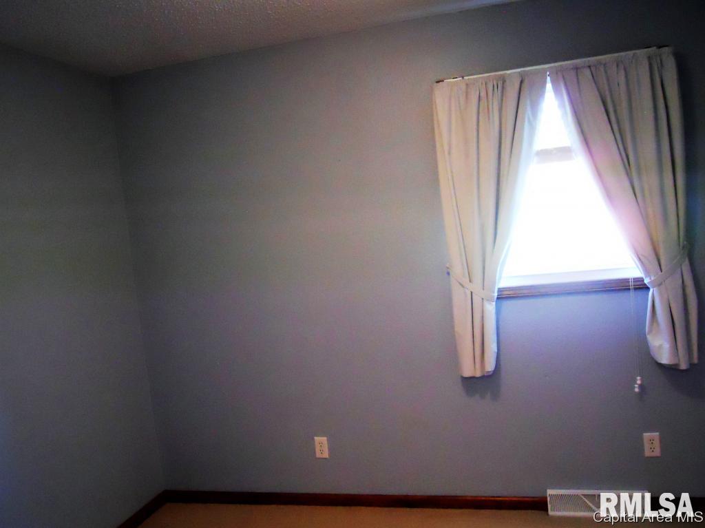 2825 Crown Point Springfield, IL 62704 - Photo 13 of 19 Gallery Image 13