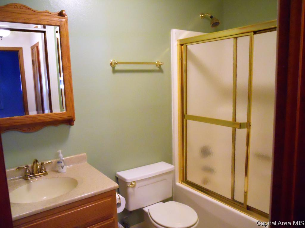 2825 Crown Point Springfield, IL 62704 - Photo 14 of 19 Gallery Image 14