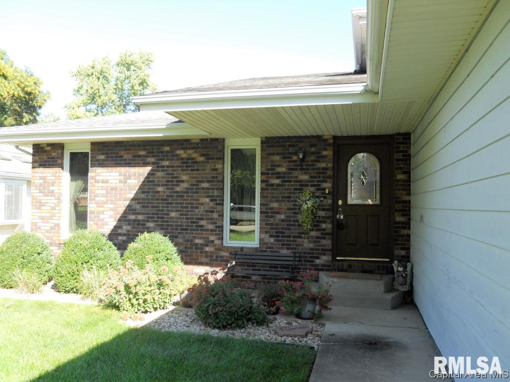 2825 Crown Point Springfield, IL 62704 - Photo 3 of 19 Gallery Image 3