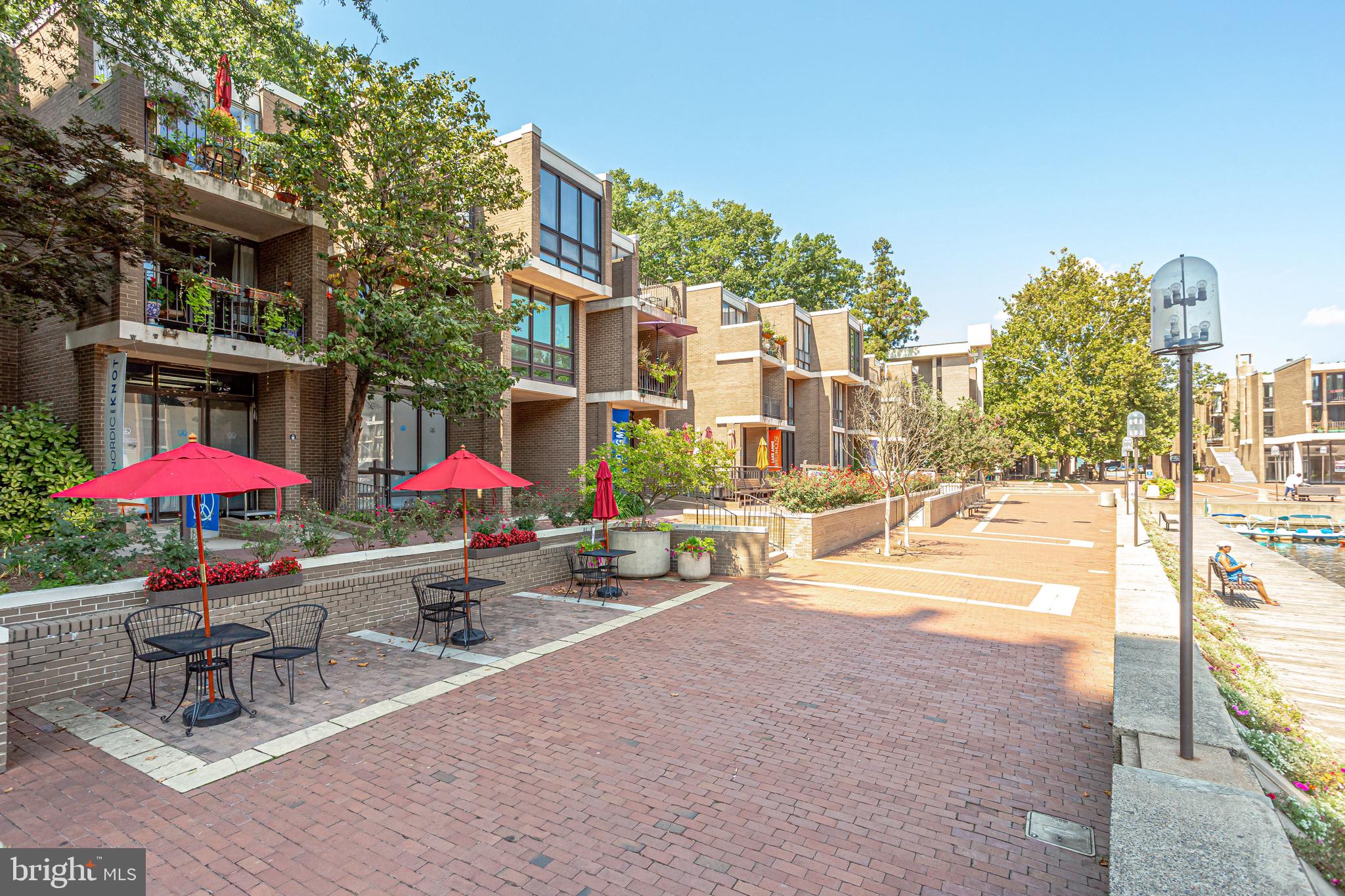 11400 Washington Plaza West, Unit 103 Reston, VA 20190 - Photo 13 of 57 a view of street with sitting area