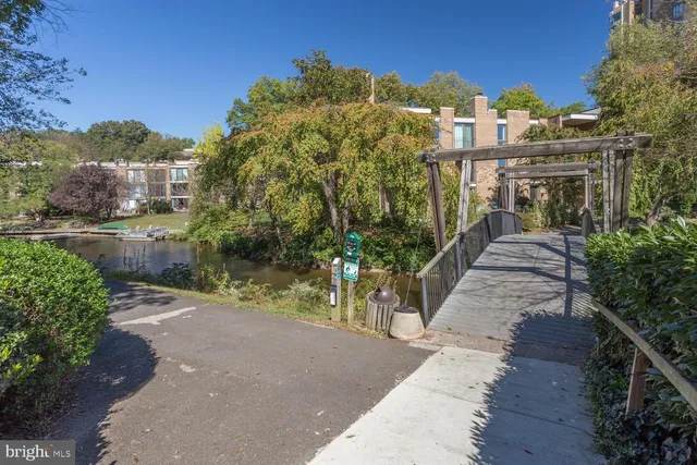 $328,000 | 11400 Washington Plaza West, Unit 103, Reston, VA 20190