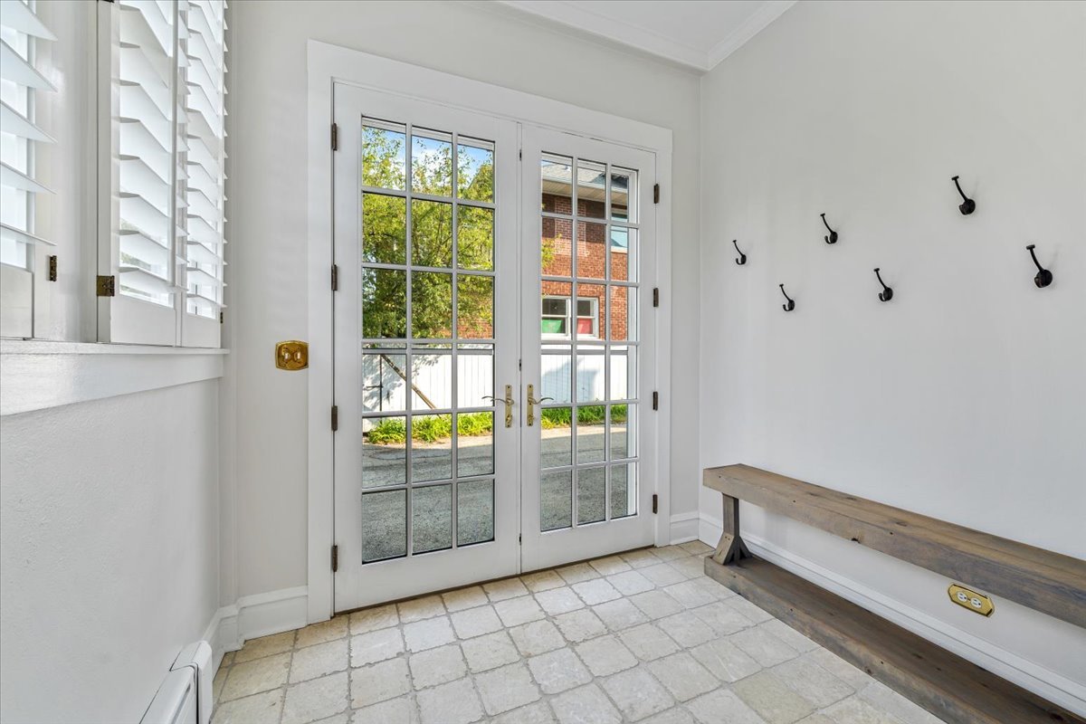411 Sheridan Road Wilmette, IL 60091 - Photo 19 of 43 a view of an empty room with window