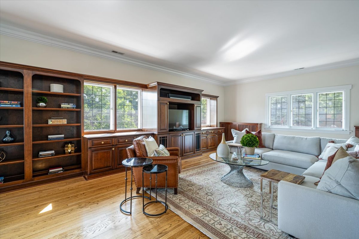 411 Sheridan Road Wilmette, IL 60091 - Photo 20 of 43 a living room with furniture and a flat screen tv